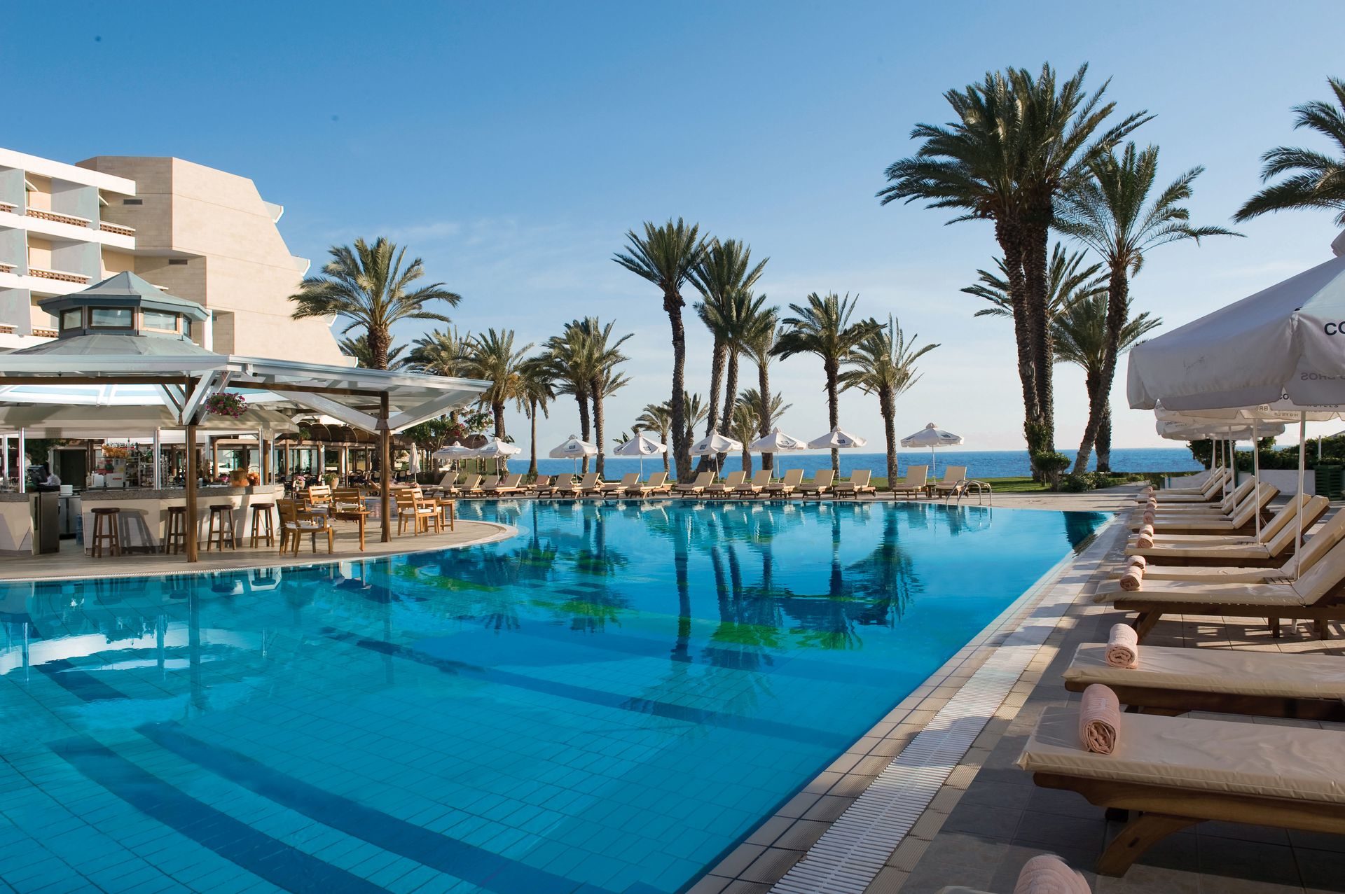 _01-pioneer beach hotel-swimming pool_resized