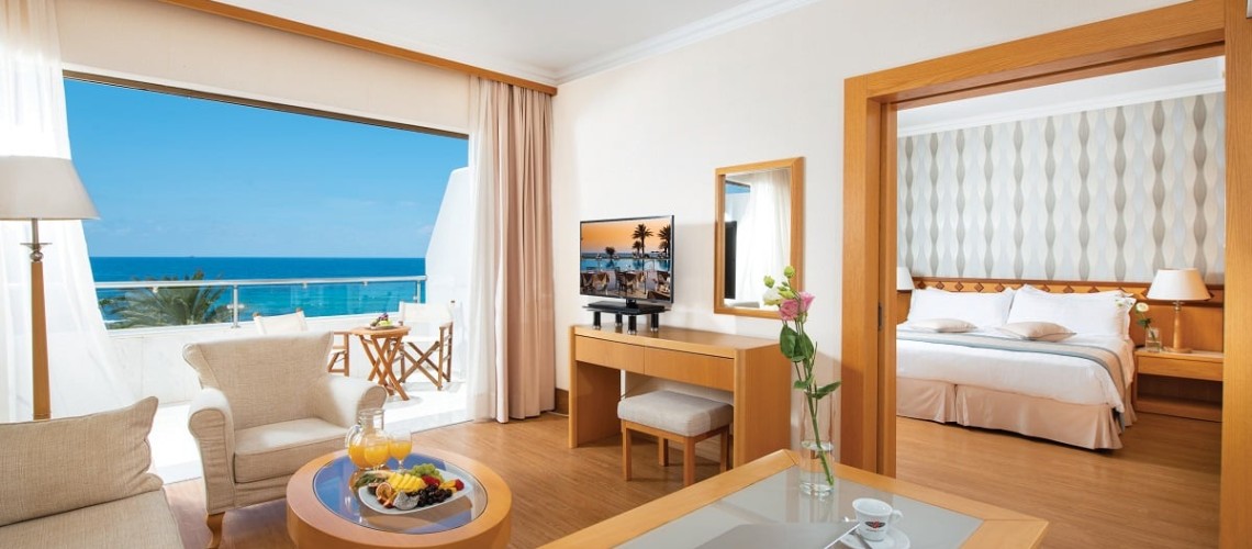 32-PIONEER-BEACH-HOTEL-EXECUTIVE-ONE-BEDROOM-SUITE