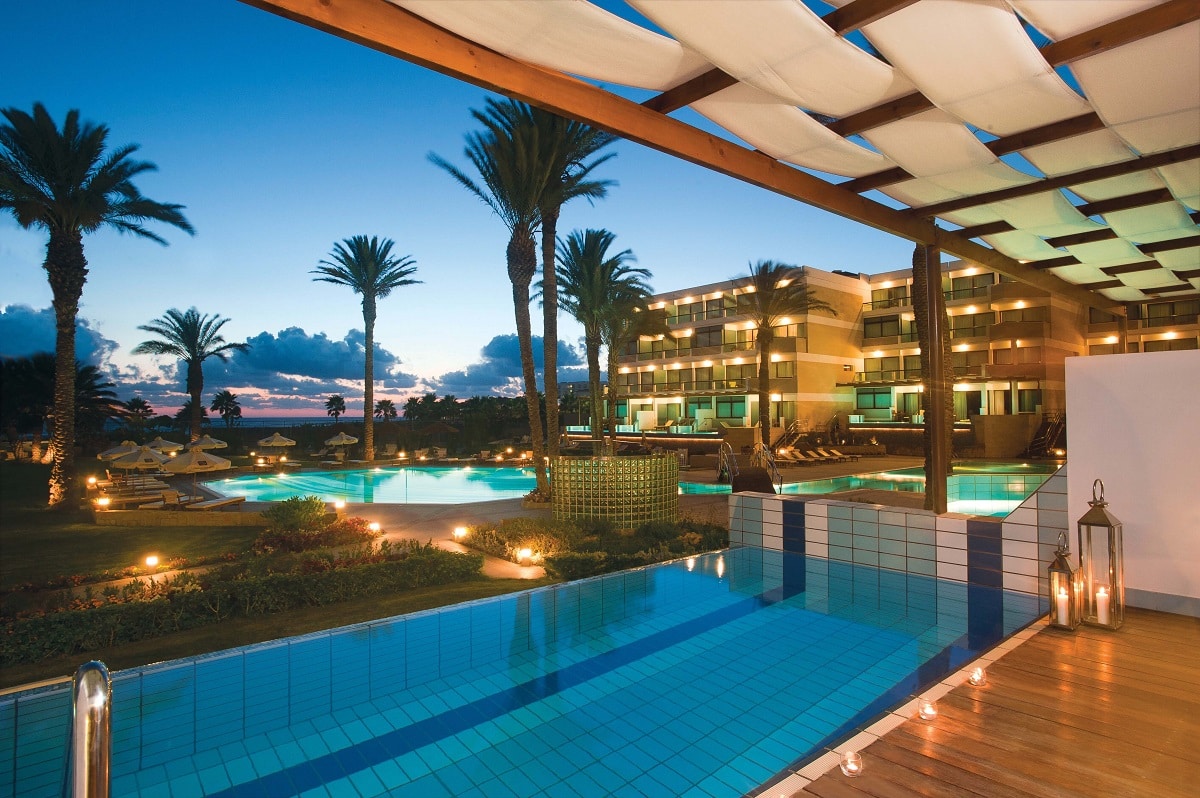 7-ASIMINA-SUITES-HOTEL-NIGHT-POOL